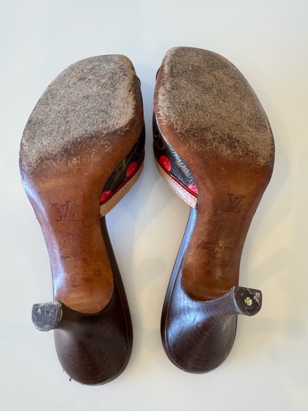 Louis Vuitton Vintage SS 2005 Brown Leather Monogram Cherry Bow Heels EU 37 - Picture 5 of 6